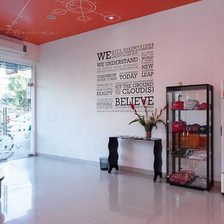 Hotel Reddoorz @ Pelita Raya Rappocini à Makassar Extérieur photo