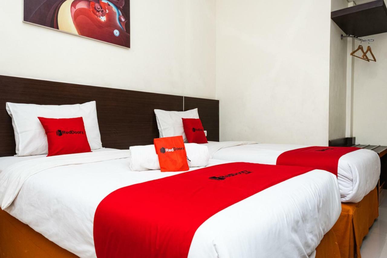 Hotel Reddoorz @ Pelita Raya Rappocini à Makassar Extérieur photo