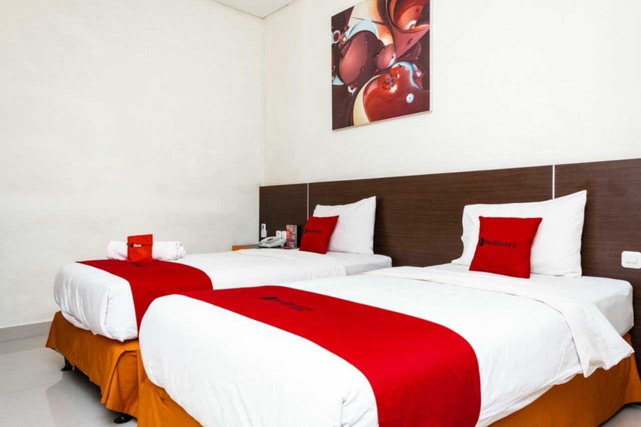 Hotel Reddoorz @ Pelita Raya Rappocini à Makassar Extérieur photo