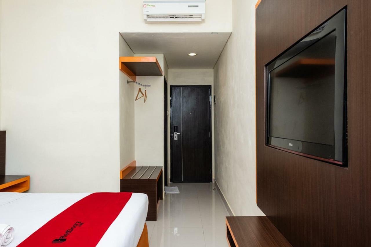 Hotel Reddoorz @ Pelita Raya Rappocini à Makassar Extérieur photo
